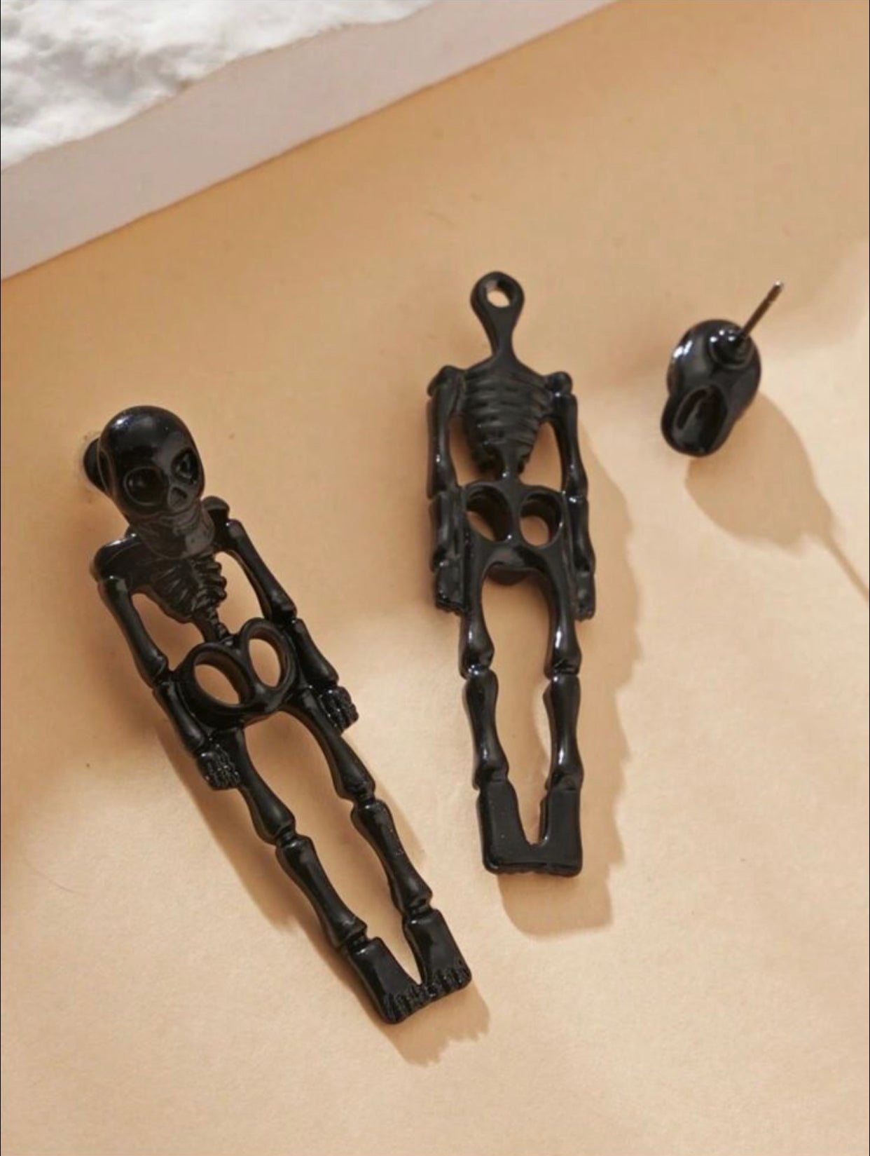 Aretes esqueletos negros