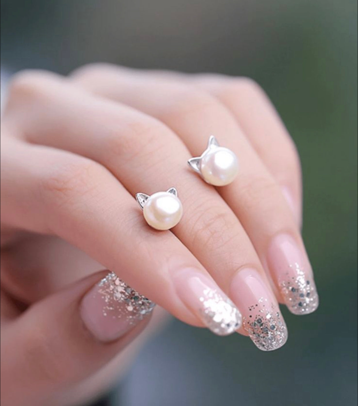 Aretes gatitos blancos