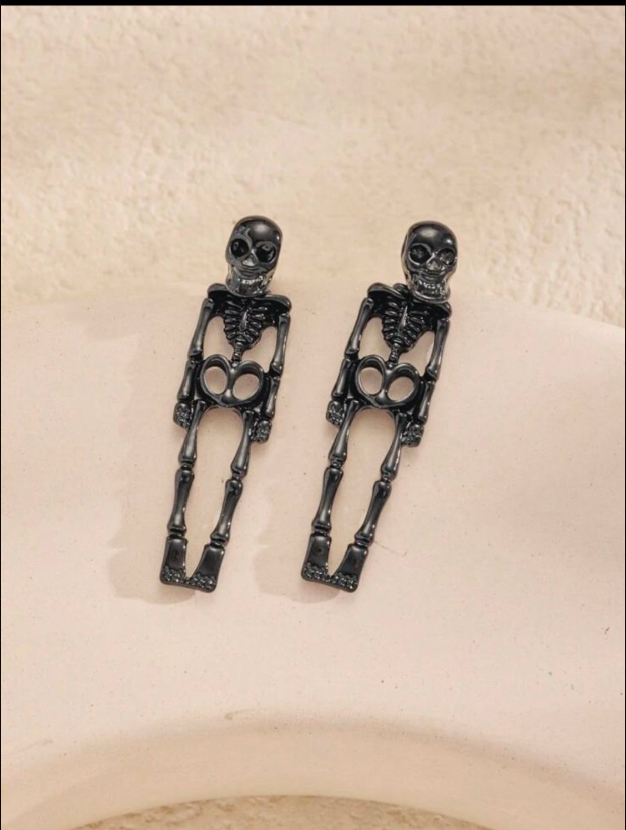 Aretes esqueletos negros