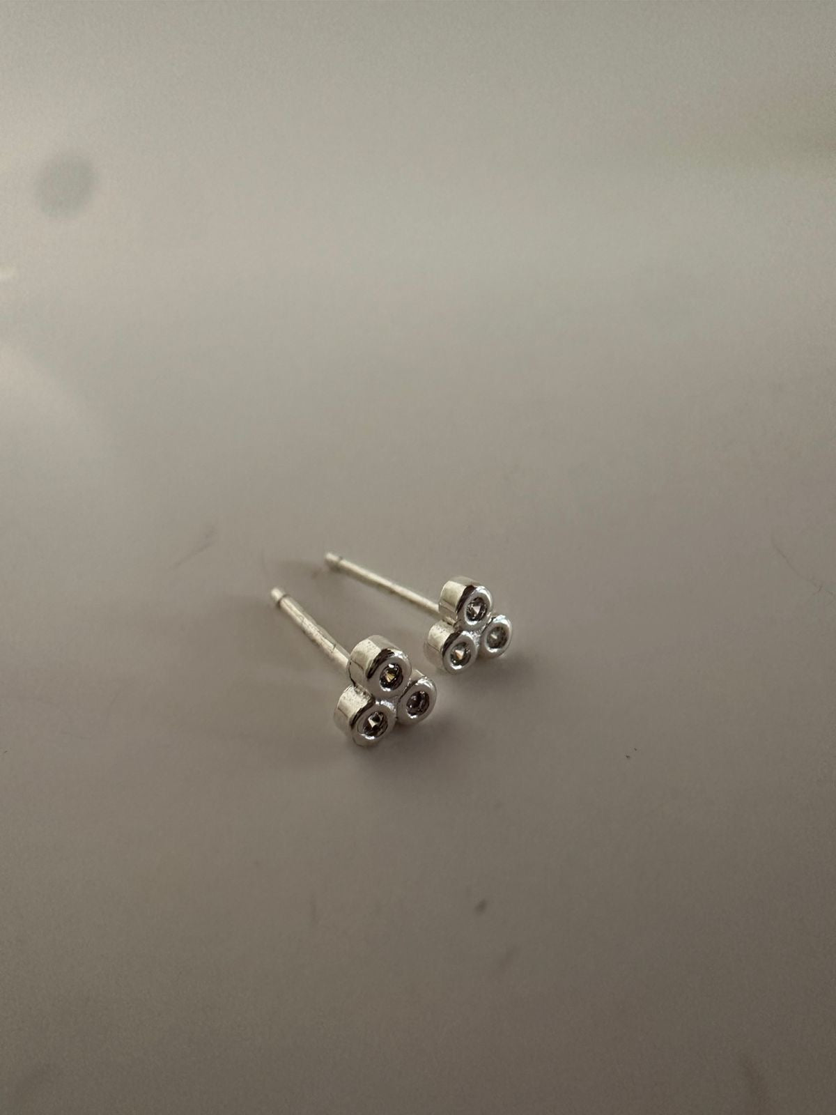 Mini aretes de plata con Zirconia