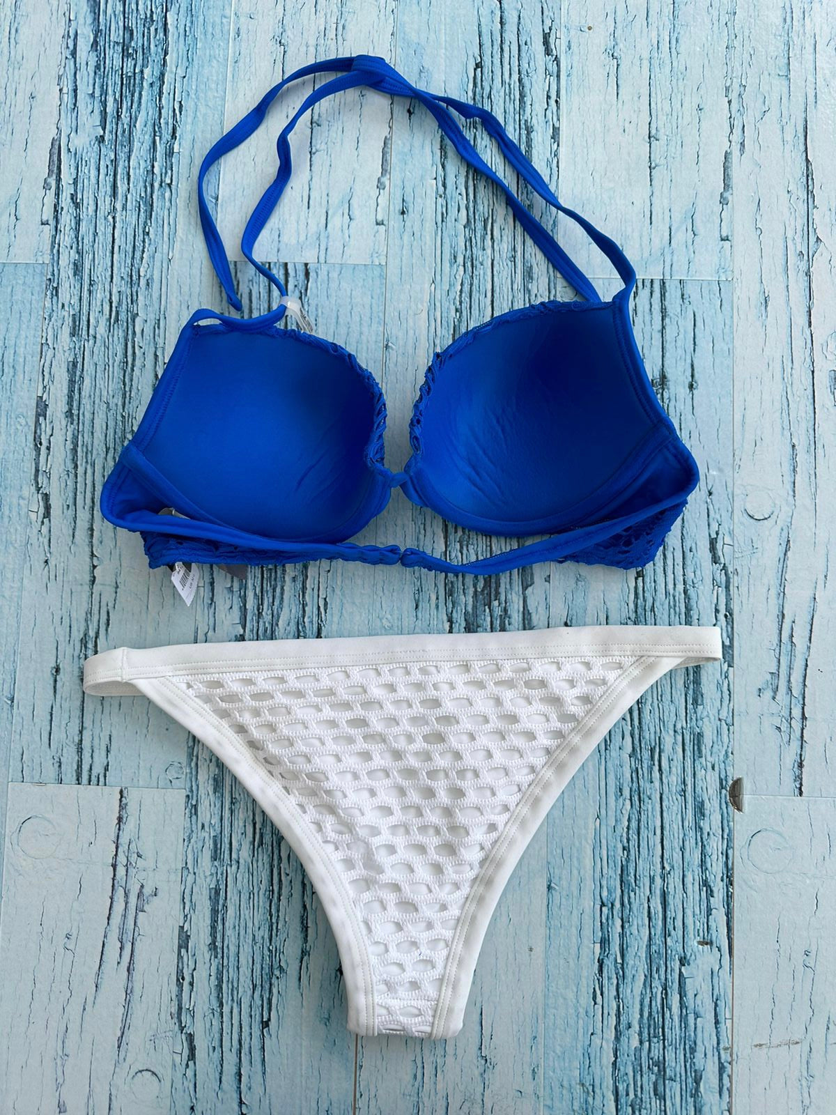 Bikini azul y blanco