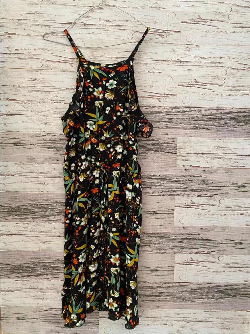 Vestido Tirantes y vuelos negro