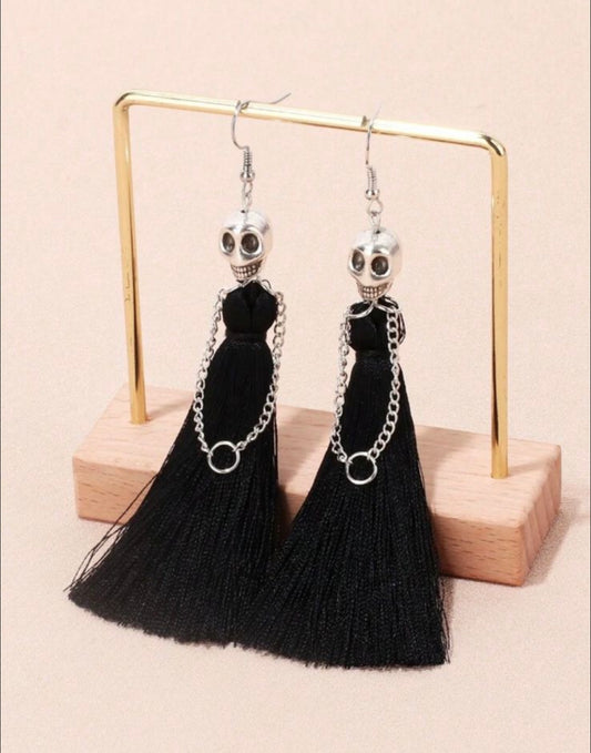 Aretes esqueleto vestido negro