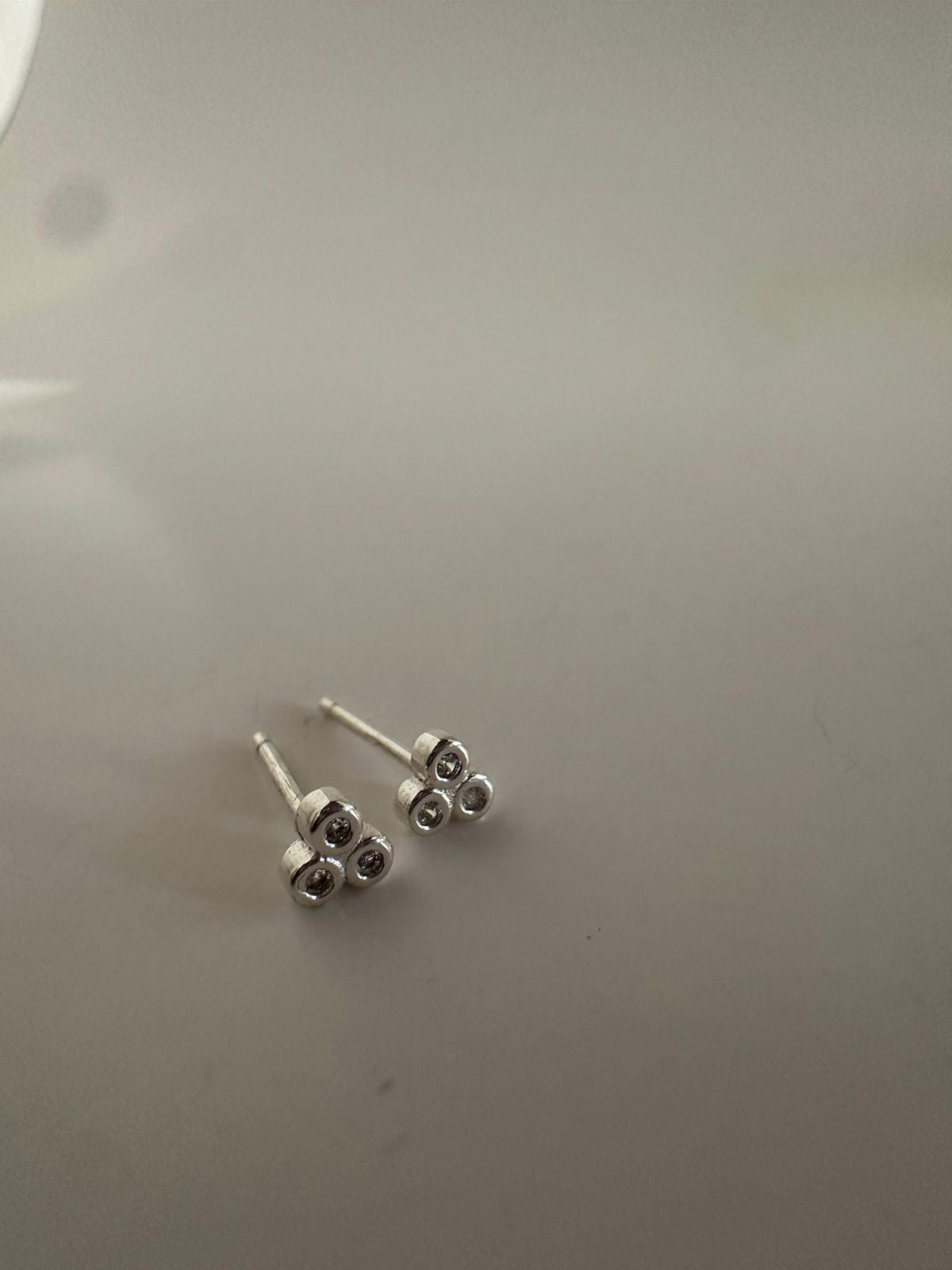 Mini aretes de plata con Zirconia