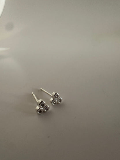 Mini aretes de plata con Zirconia