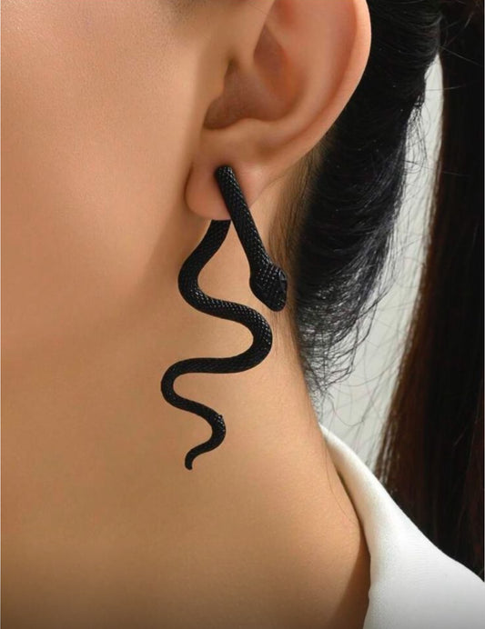 Aretes serpiente negra