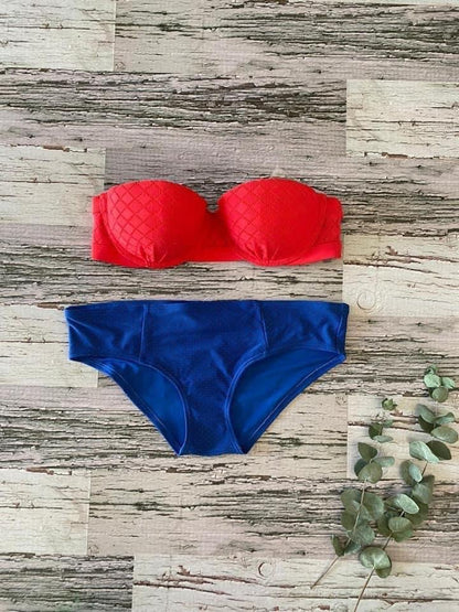 Bikini rojo y azul