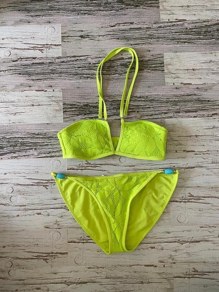 Bikini verde tejido