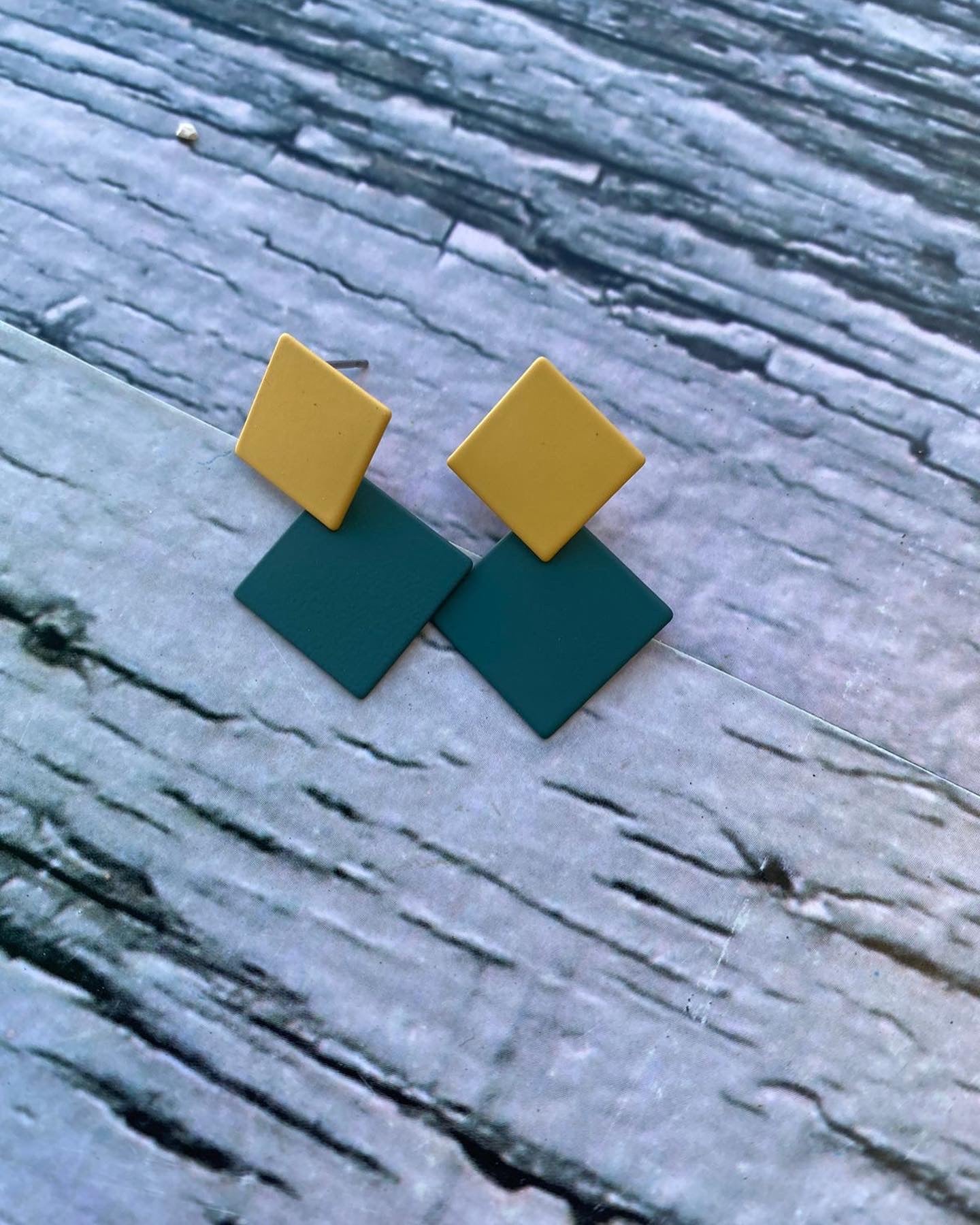 Aretes amarillo verde